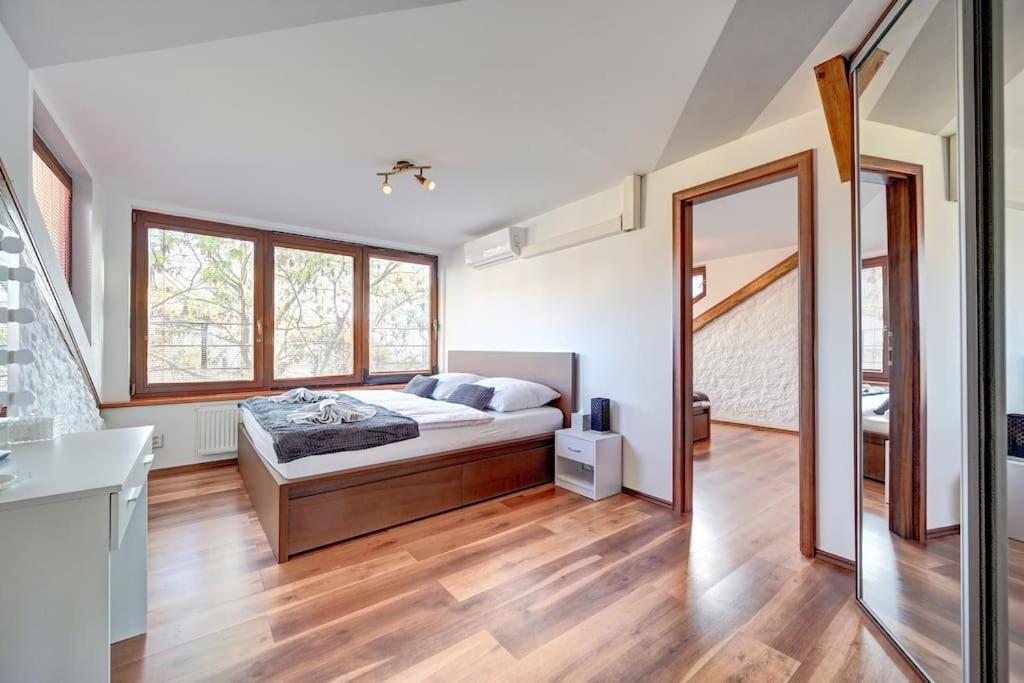 Apartament Velky 3-Loznicovy Byt Praha 8 Karlin Zewnętrze zdjęcie